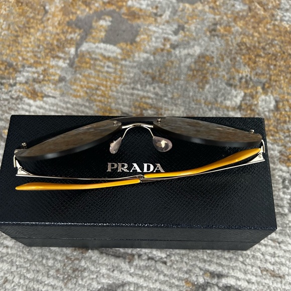 Prada sunglasses SPR65T - Picture 6 of 6